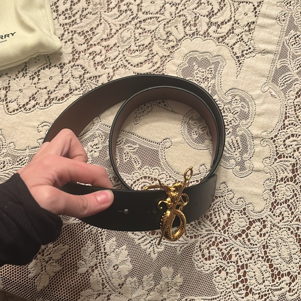 reversible black and brown burberry mermaid belt - Picture 5 of 5